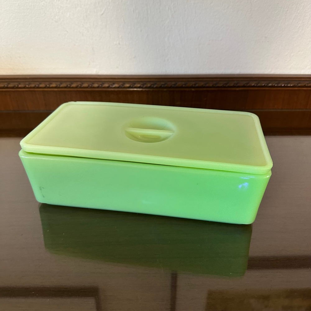 Vintage McKee Jadeite Green Milk Glass Refrigerator Dish with Lid 10x5x3